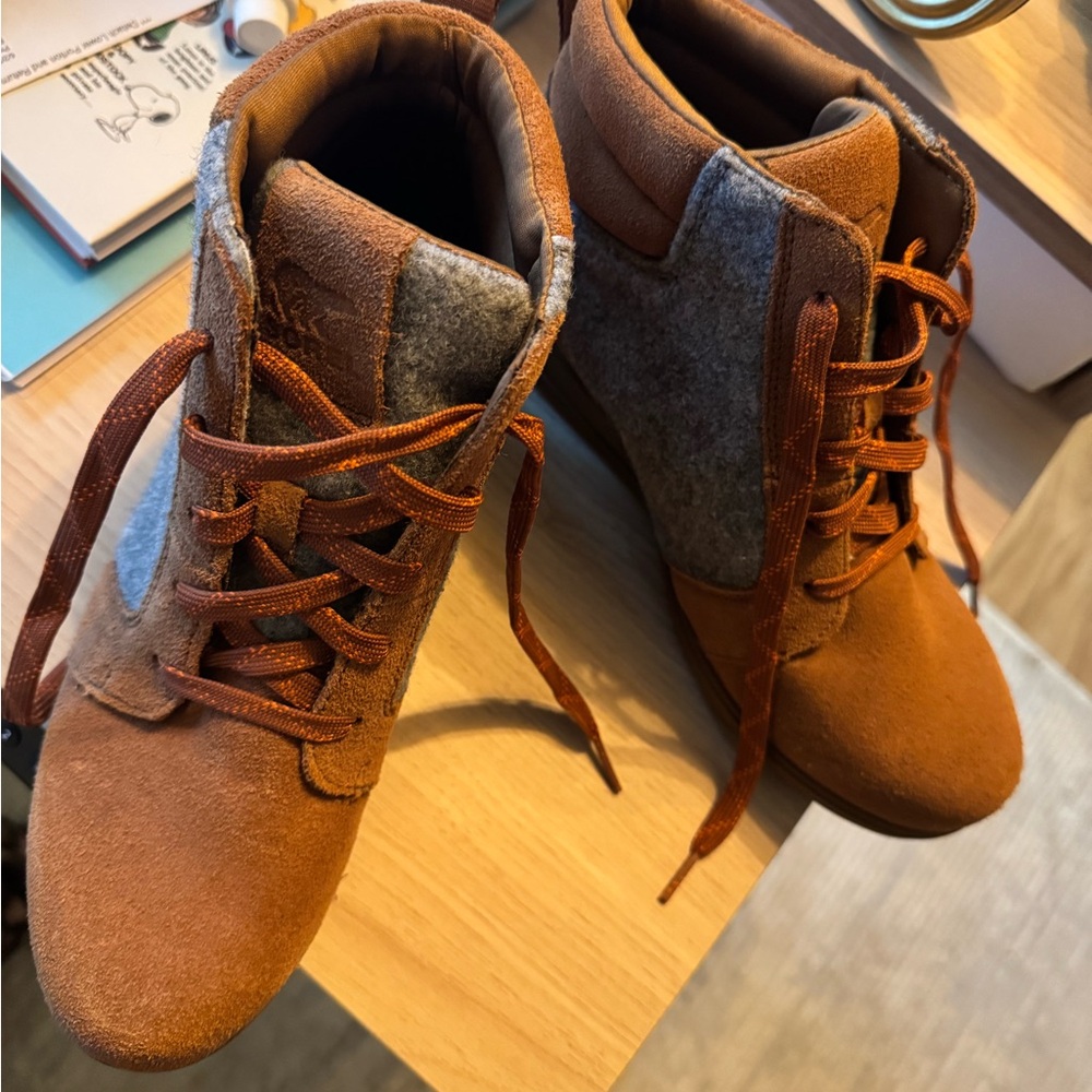 Sorel Brown and Gray Rugged Boots with Durable Soles